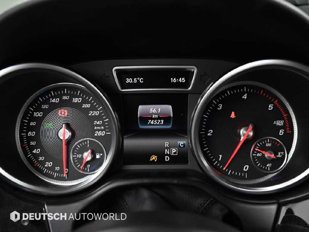 Mercedes-Benz GLE-Class — photo 08