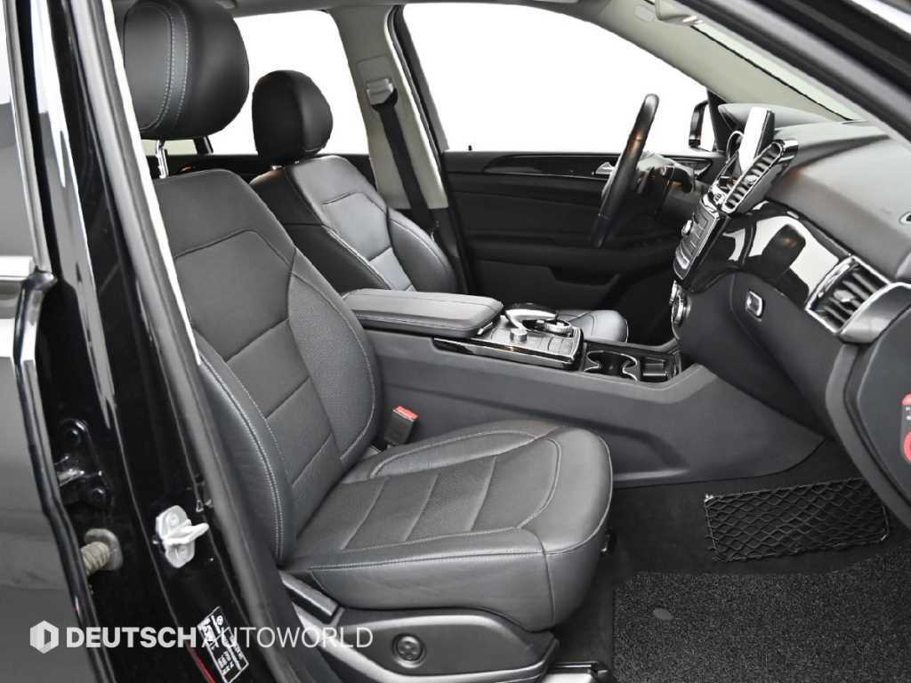 Mercedes-Benz GLE-Class — photo 10