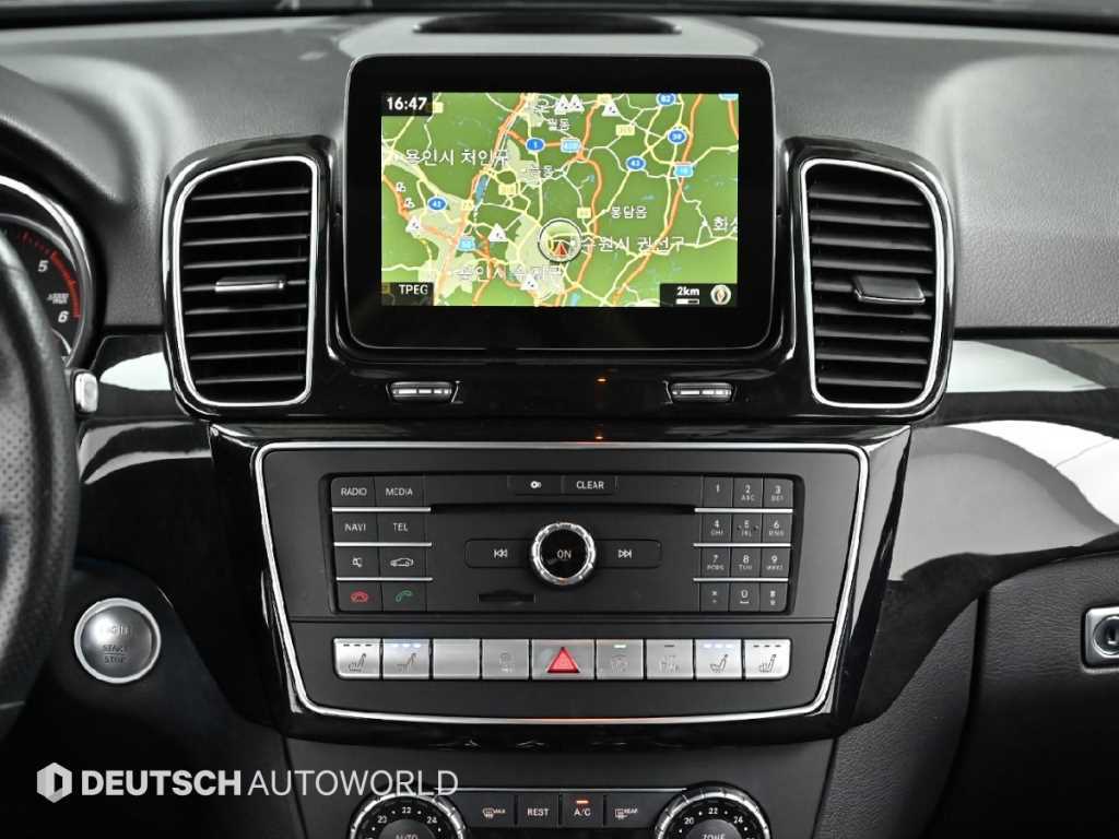 Mercedes-Benz GLE-Class — photo 14