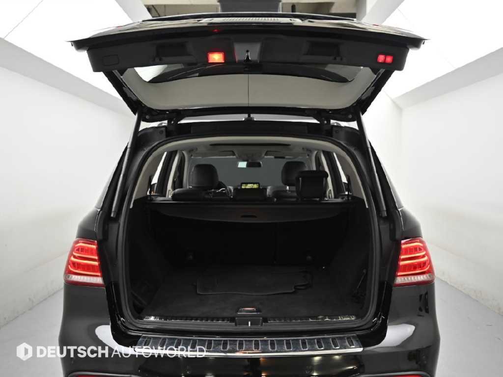 Mercedes-Benz GLE-Class — photo 19