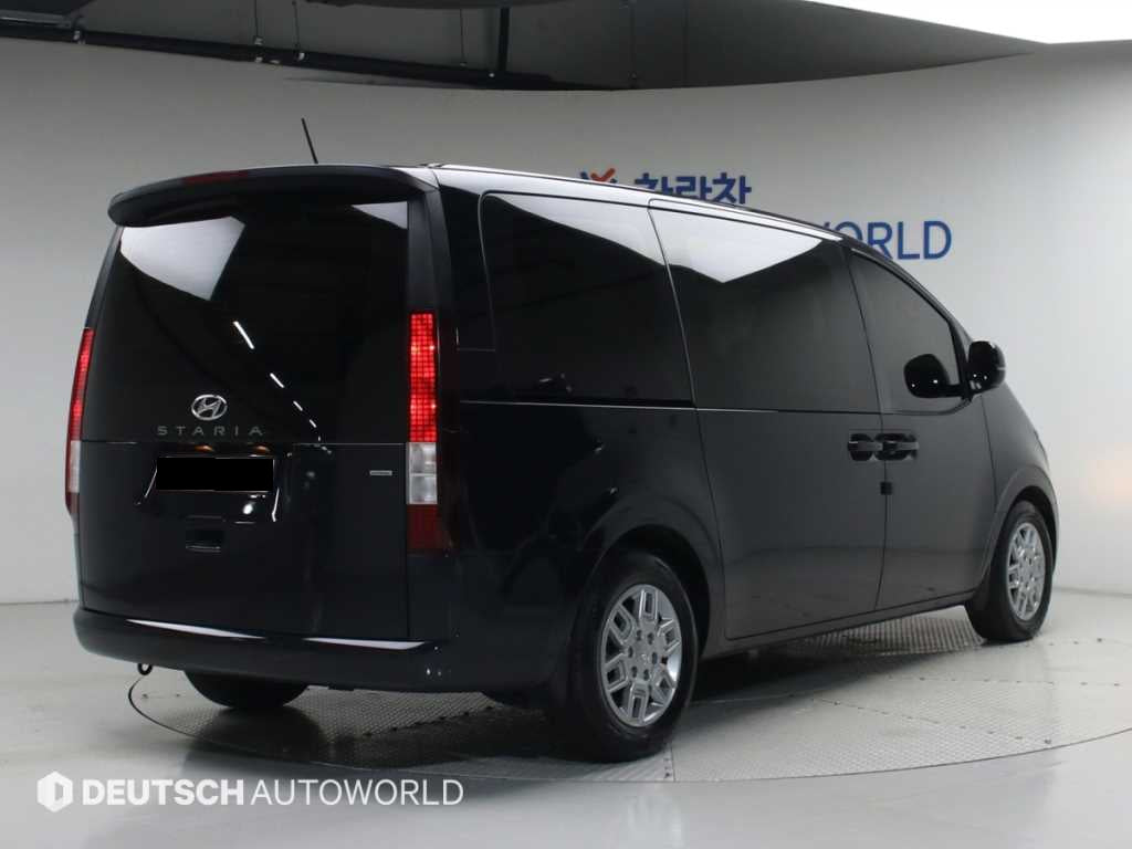 Hyundai Staria — photo 02