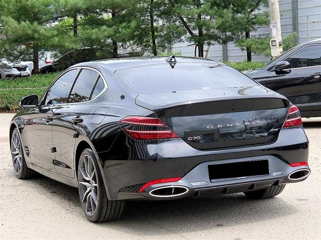 Genesis G70 — photo 03