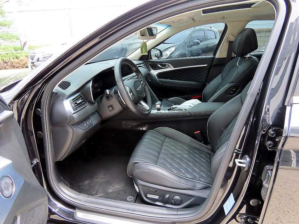 Genesis G70 — photo 05