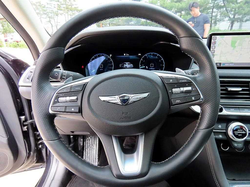 Genesis G70 — photo 08