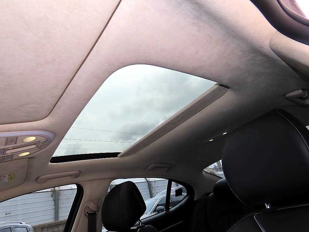 Genesis G70 — photo 16