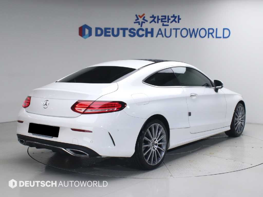 Mercedes-Benz C-Class — photo 02