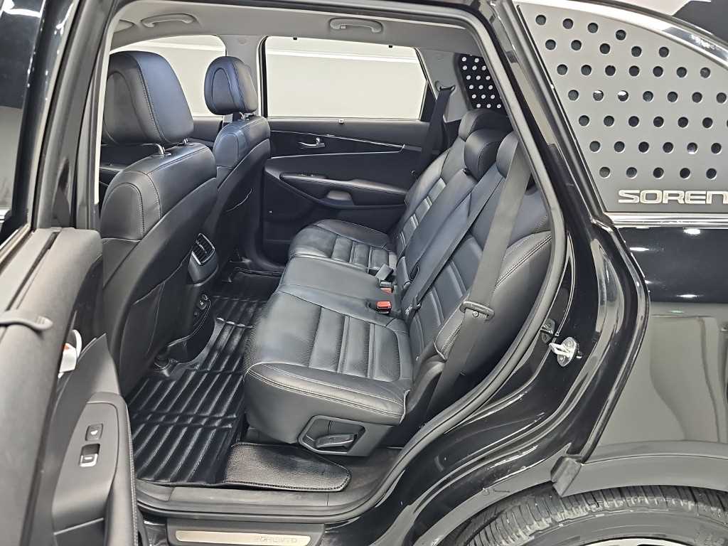 Kia Sorento — photo 12