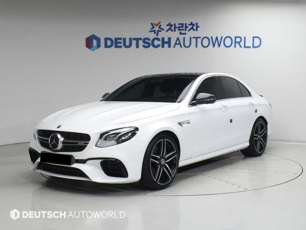 Mercedes-Benz E-Class — photo 01