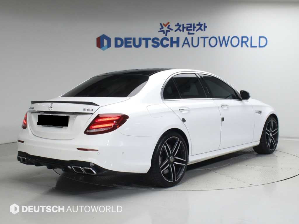 Mercedes-Benz E-Class — photo 02