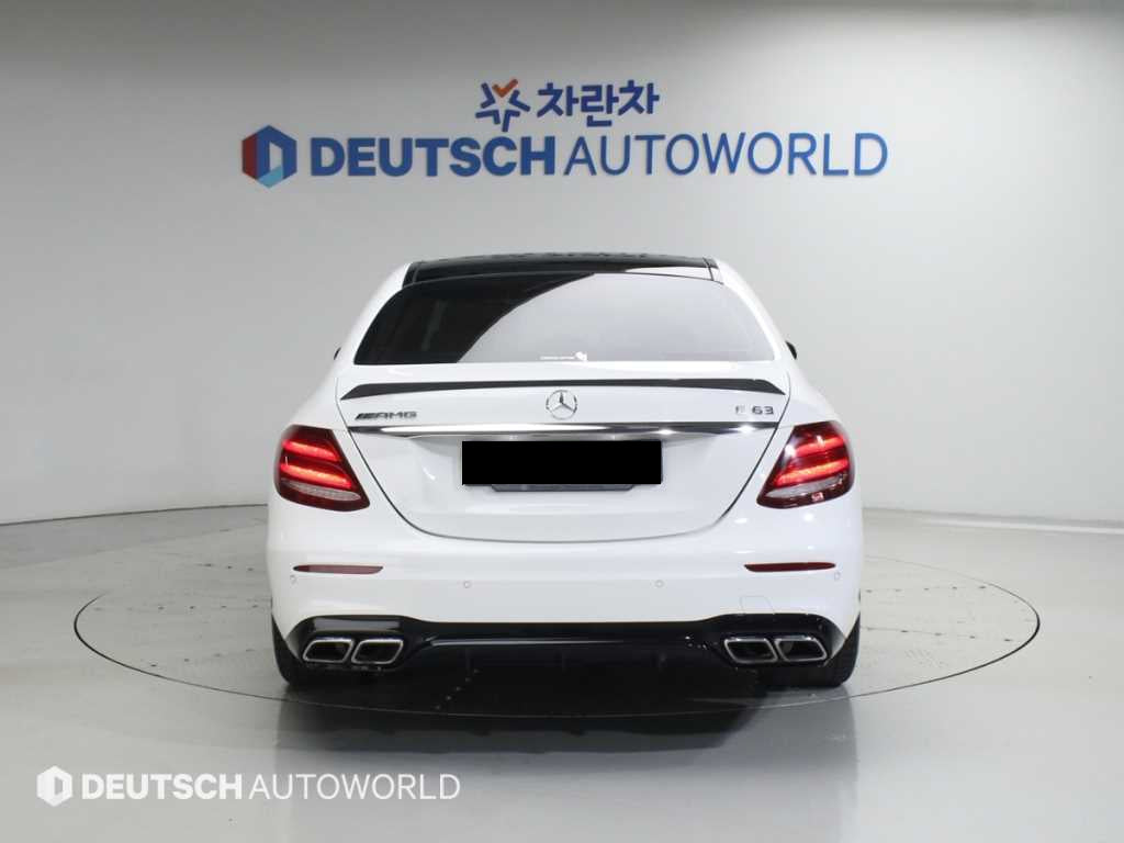 Mercedes-Benz E-Class — photo 04