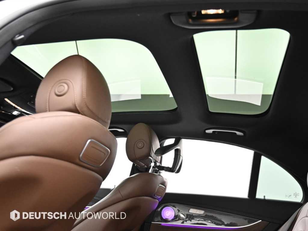 Mercedes-Benz E-Class — photo 18