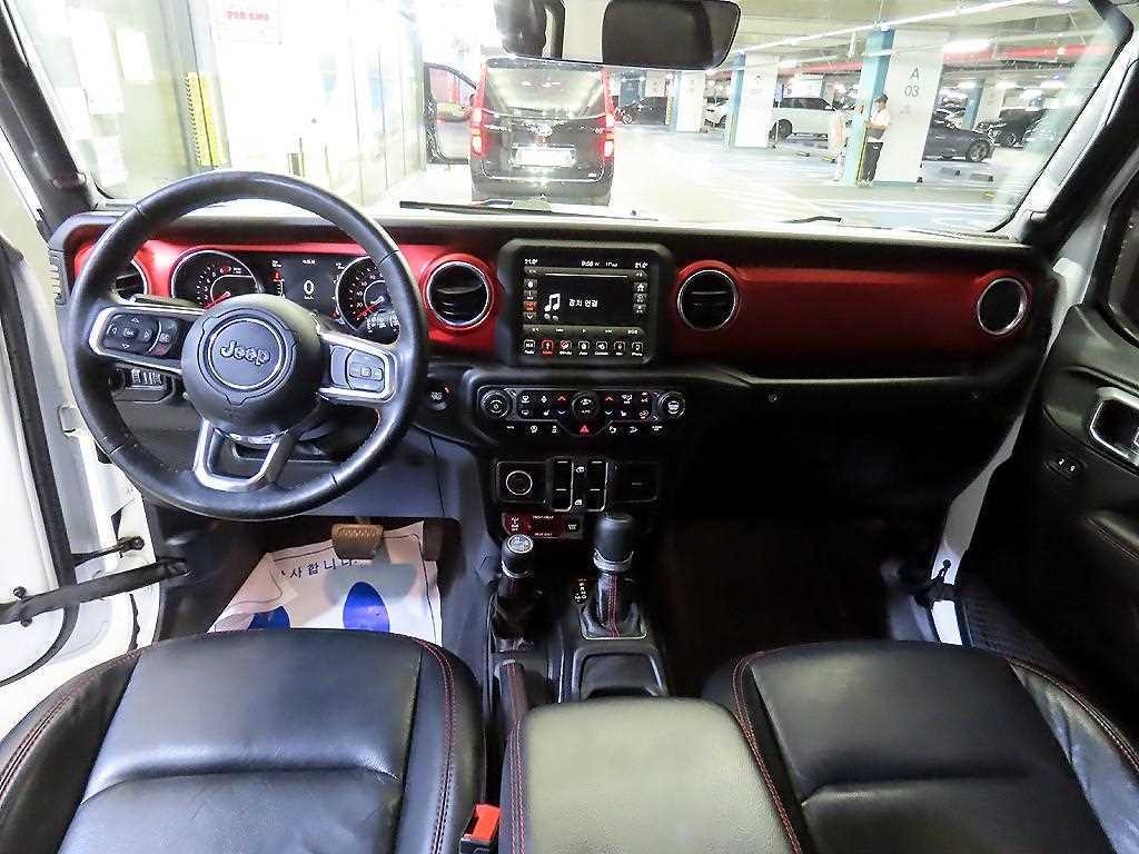Jeep Wrangler — photo 10