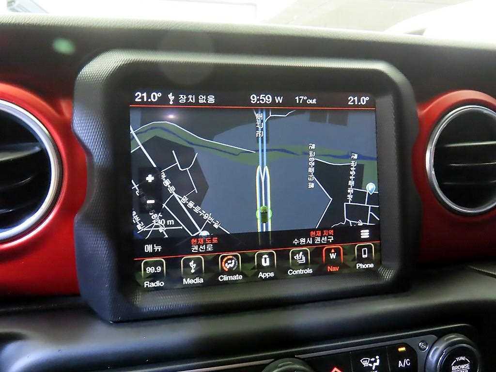 Jeep Wrangler — photo 13