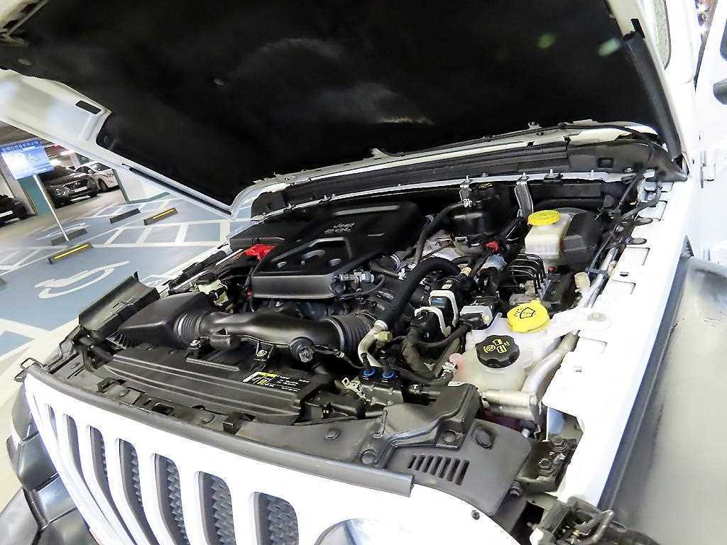 Jeep Wrangler — photo 19