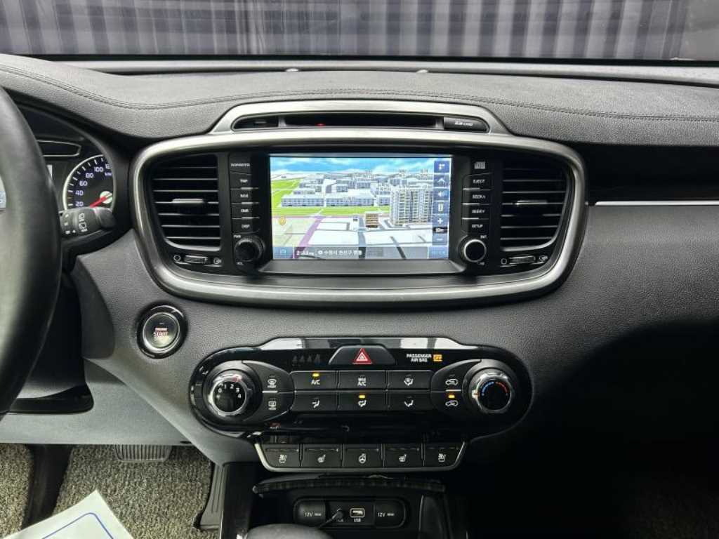 Kia Sorento — photo 11