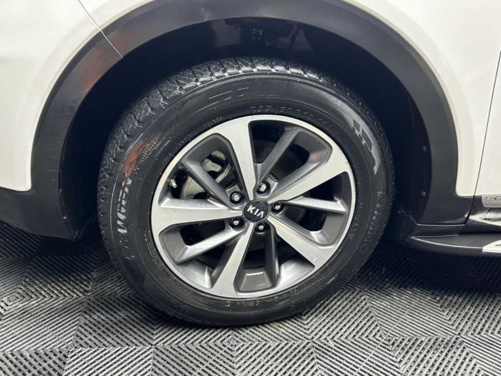 Kia Sorento — photo 16