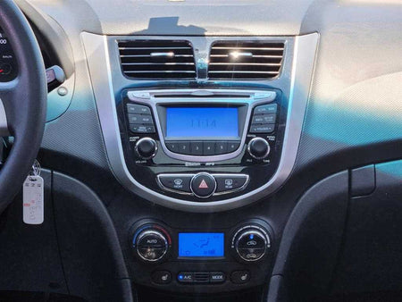 Hyundai Accent — photo 08