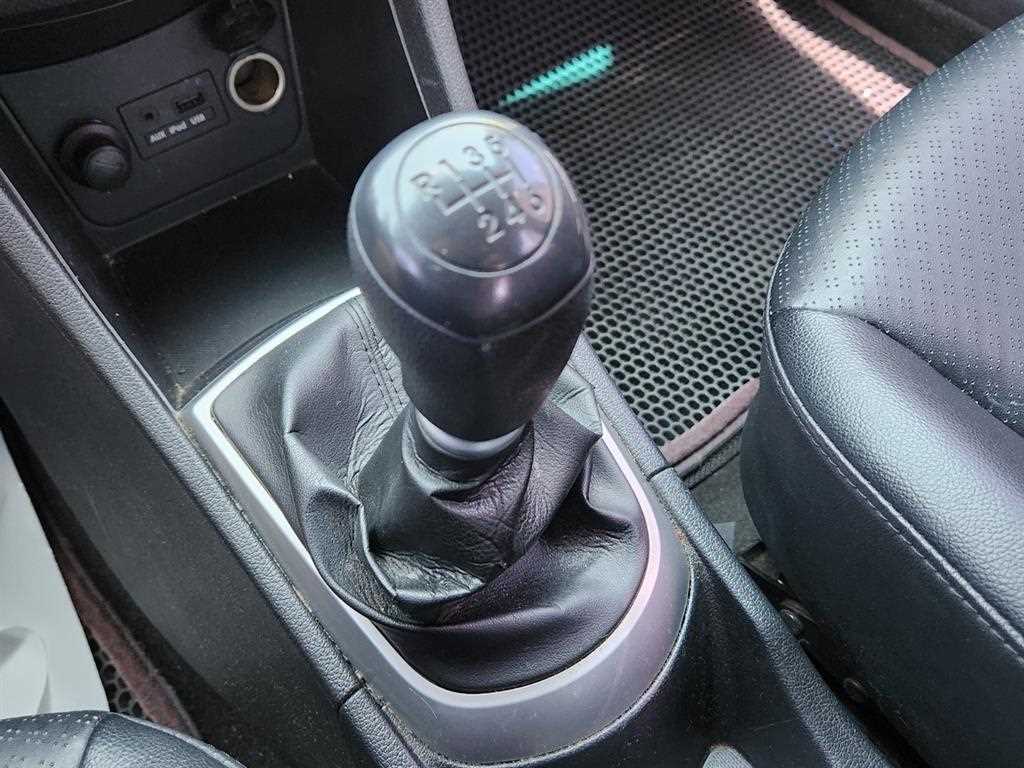Hyundai Accent — photo 09