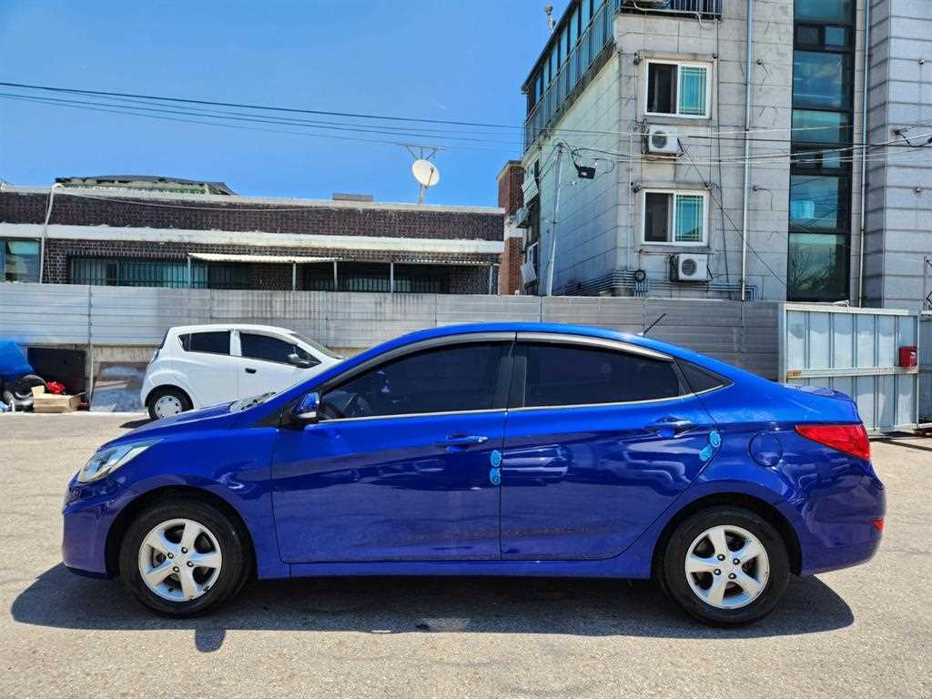 Hyundai Accent — photo 15