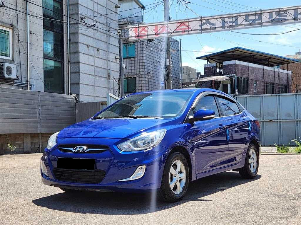 Hyundai Accent — photo 16