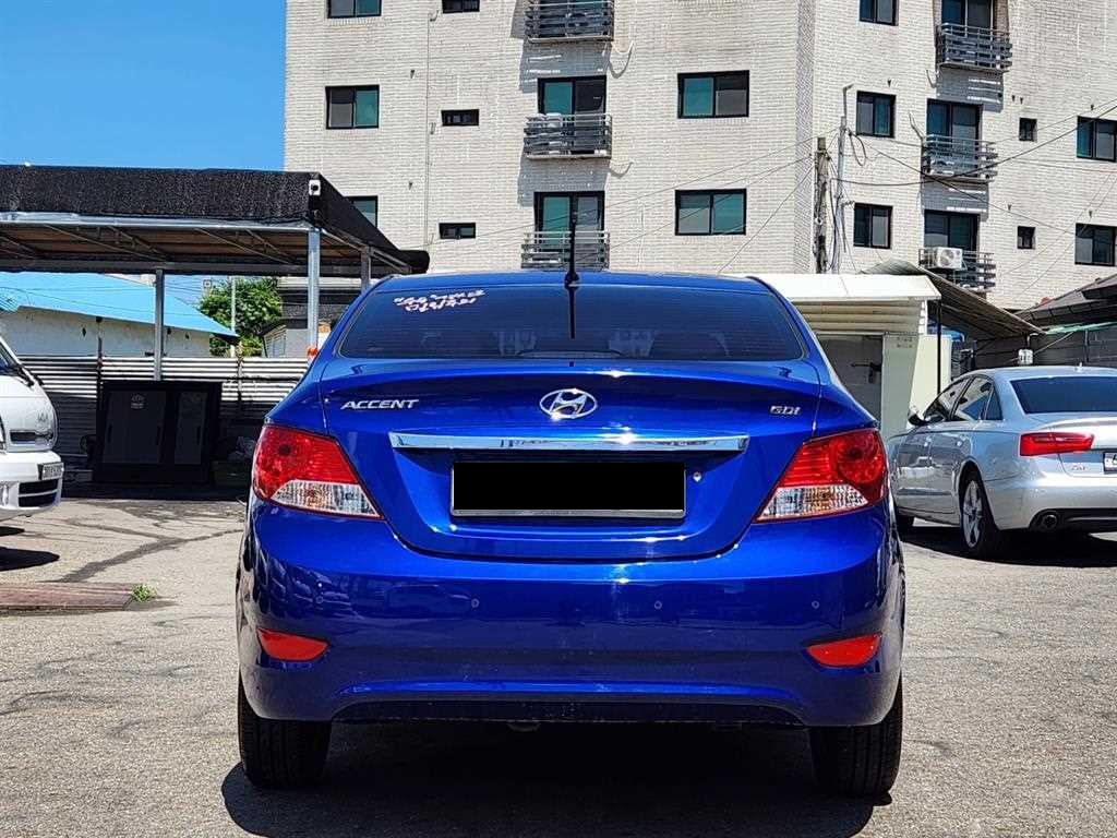 Hyundai Accent — photo 17