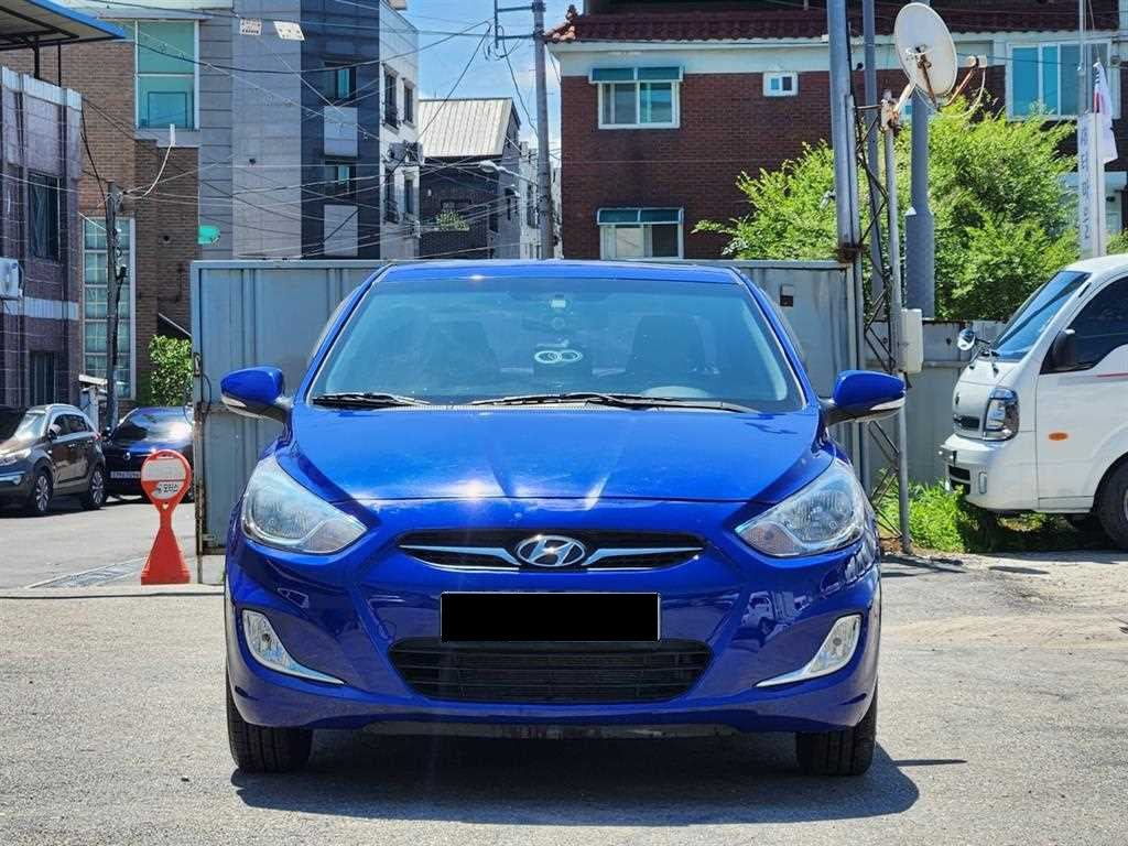 Hyundai Accent — photo 19