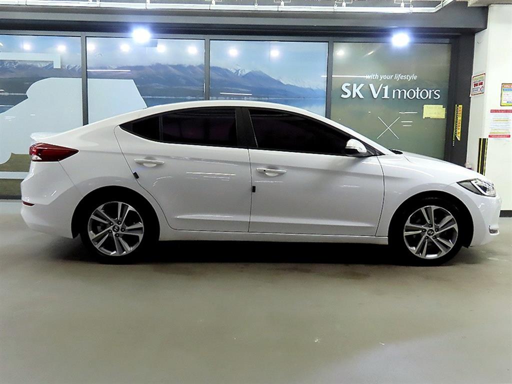 Hyundai Avante — photo 03