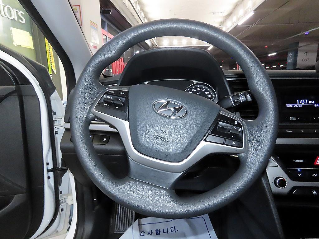 Hyundai Avante — photo 08