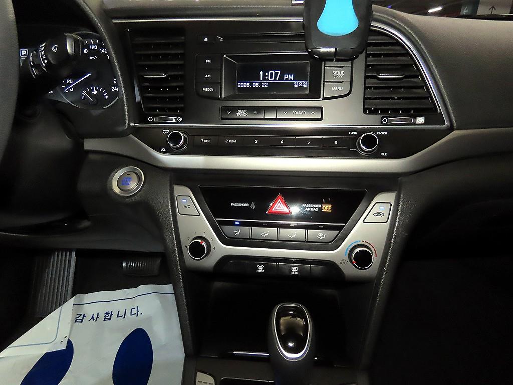 Hyundai Avante — photo 11