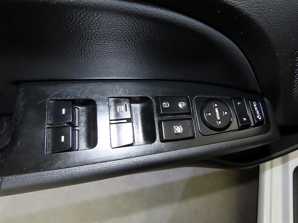 Hyundai Avante — photo 13