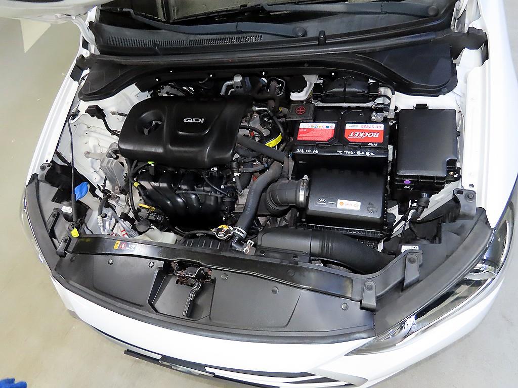 Hyundai Avante — photo 15