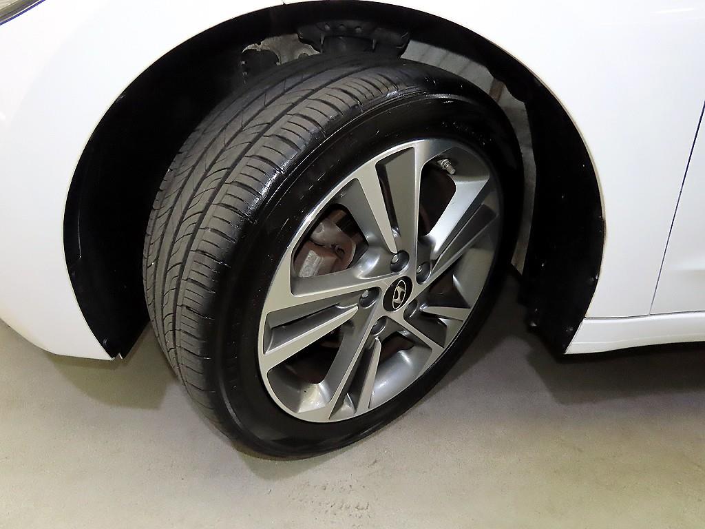 Hyundai Avante — photo 16
