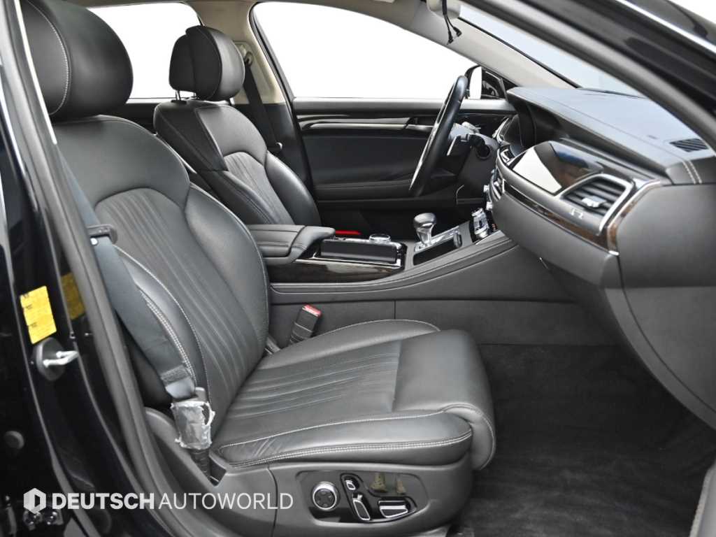Genesis G90 — photo 09