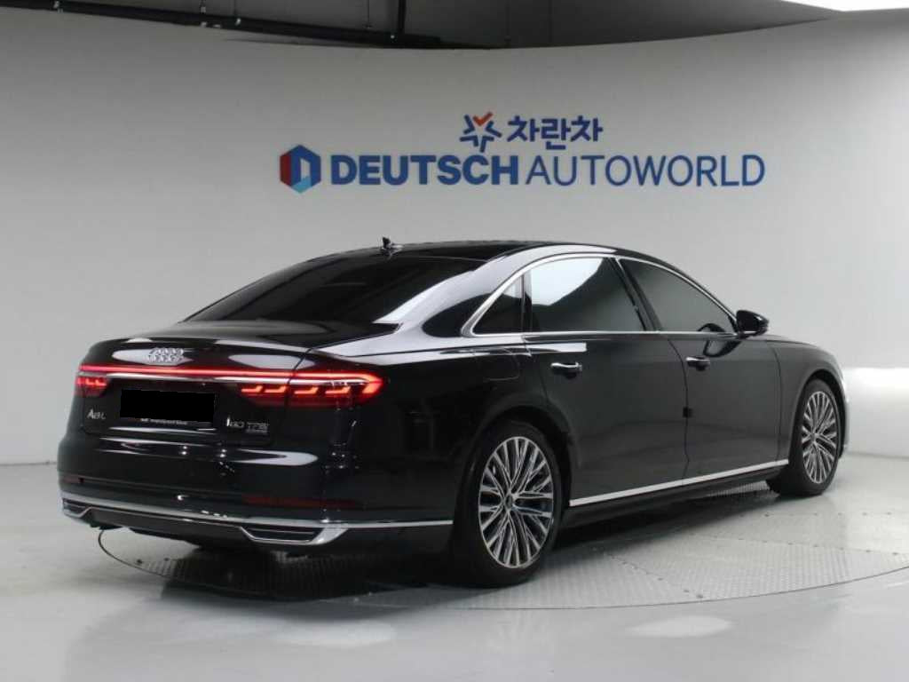 Audi A8 — photo 02