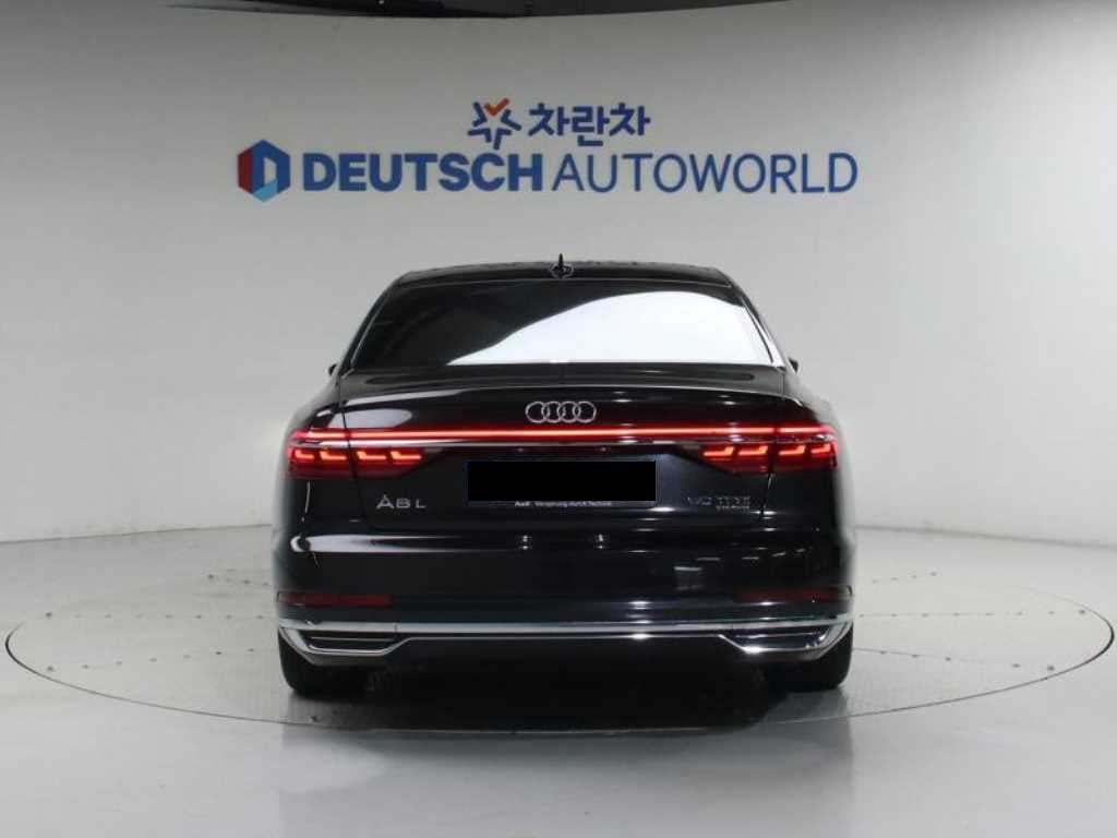 Audi A8 — photo 04