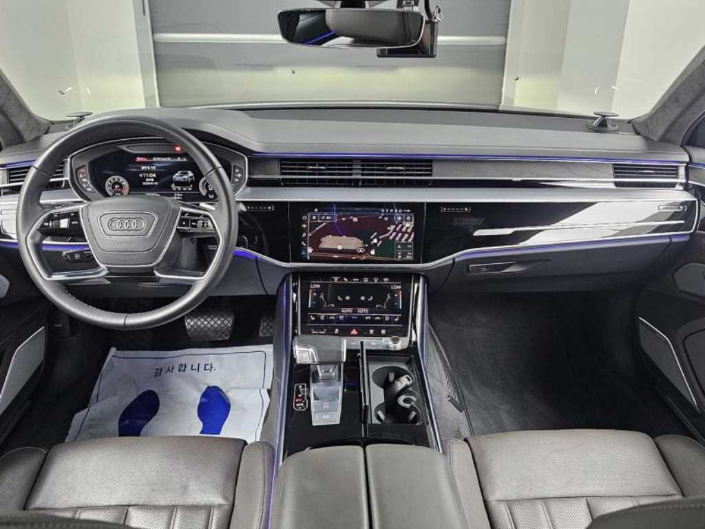 Audi A8 — photo 07