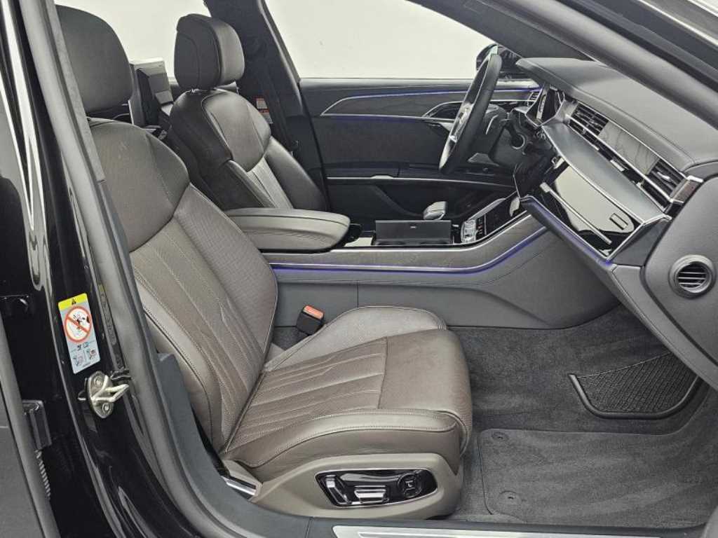 Audi A8 — photo 10
