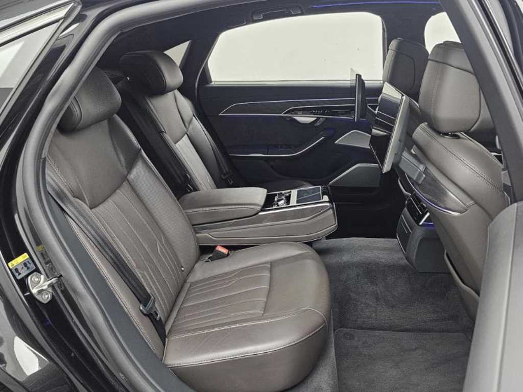 Audi A8 — photo 12