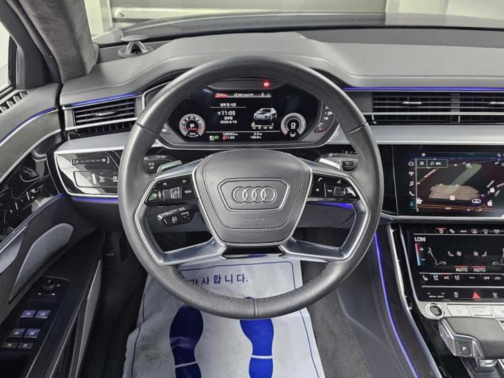 Audi A8 — photo 13