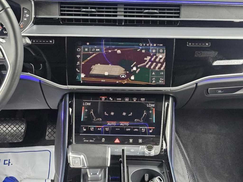 Audi A8 — photo 14
