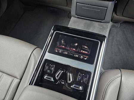 Audi A8 — photo 16