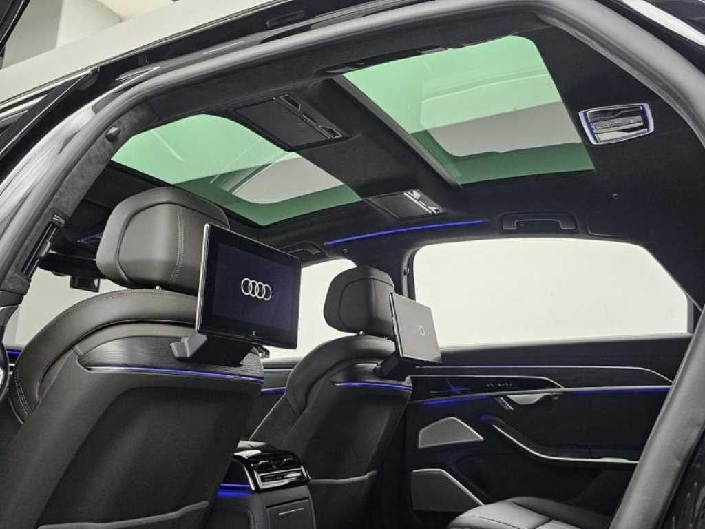Audi A8 — photo 18