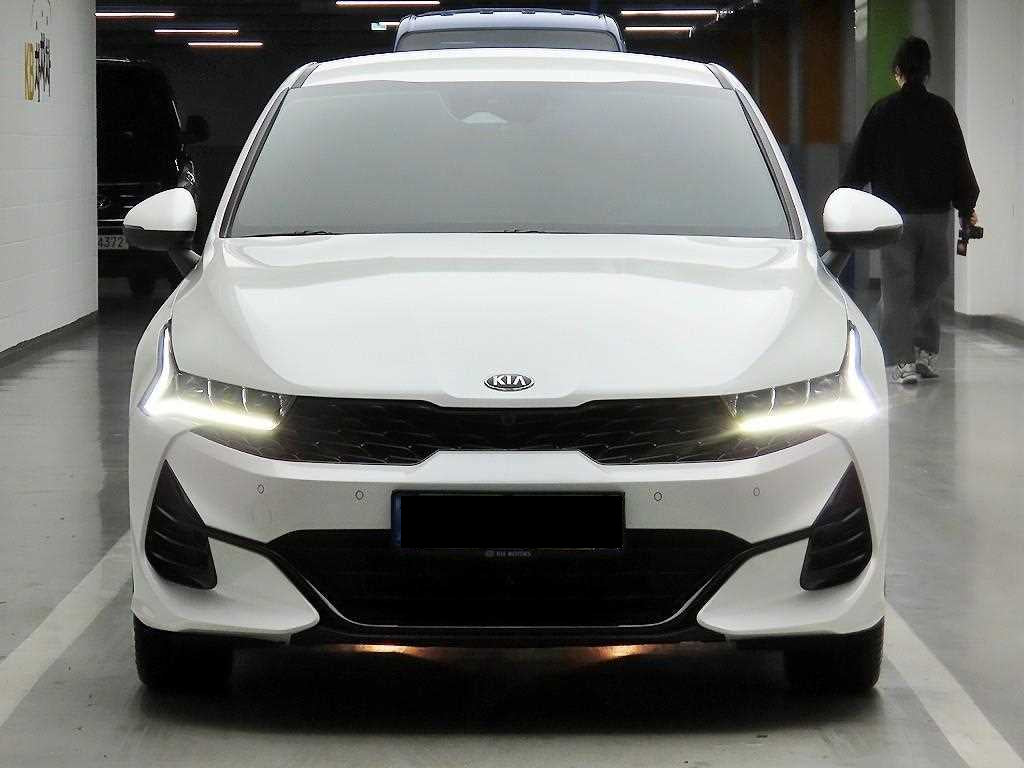 Kia K5 — photo 01