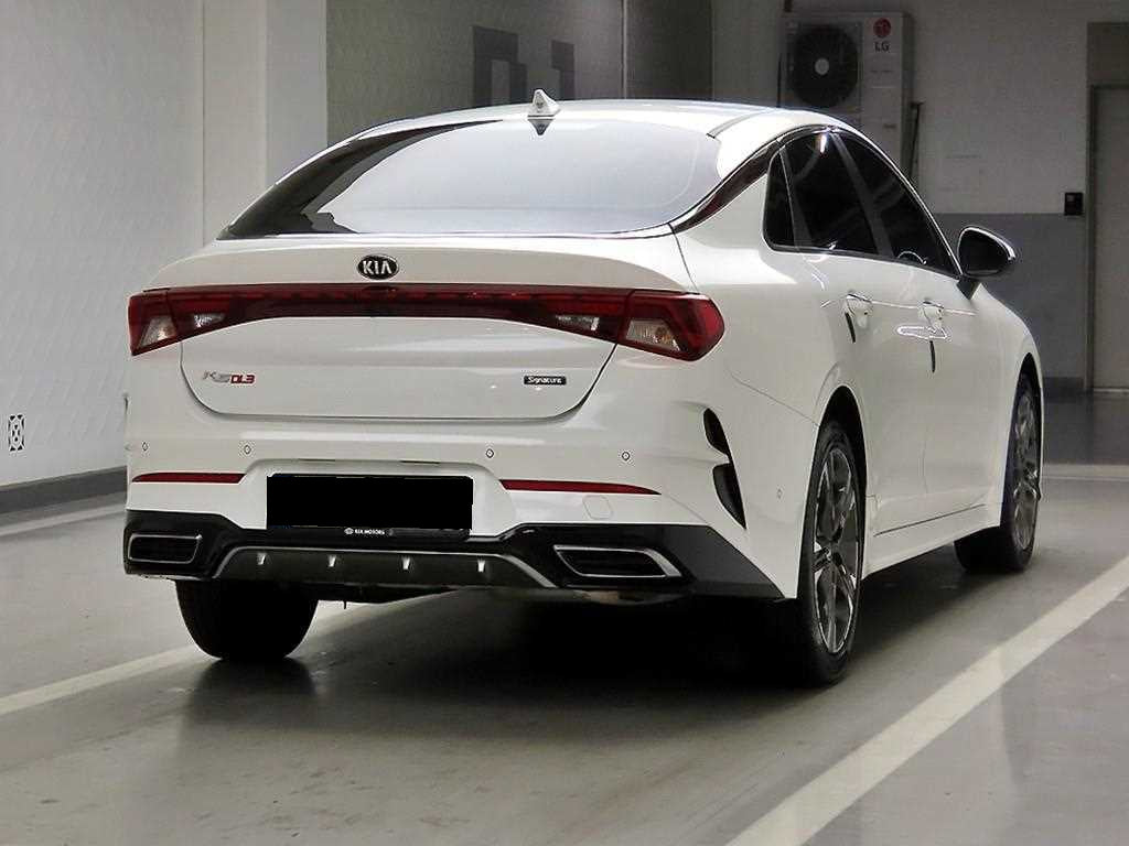 Kia K5 — photo 04
