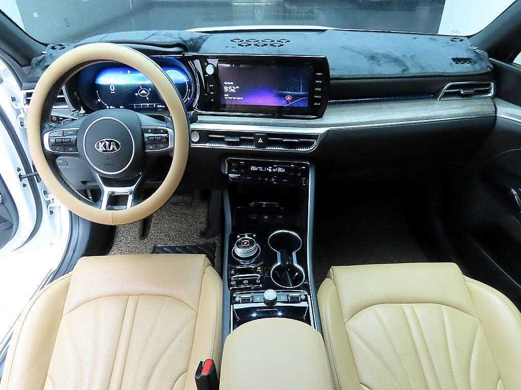 Kia K5 — photo 08