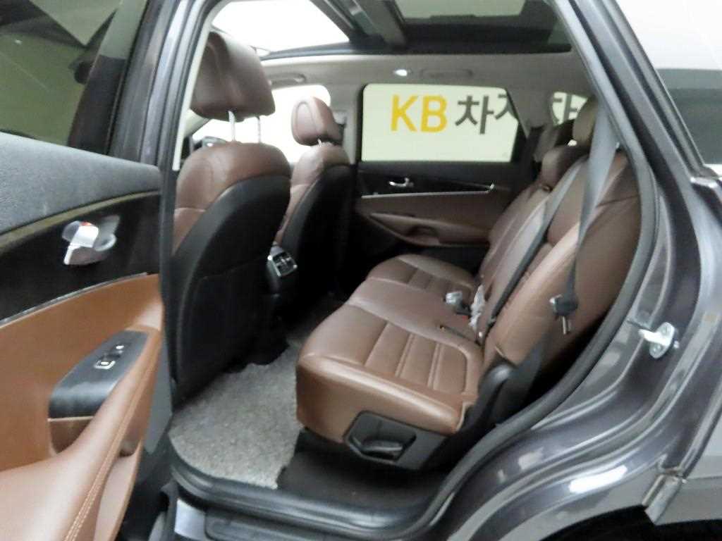 Kia Sorento — photo 12