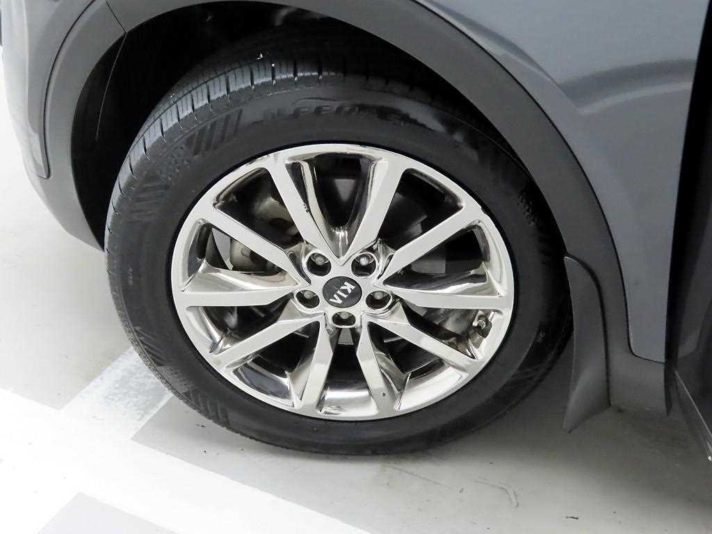 Kia Sorento — photo 19