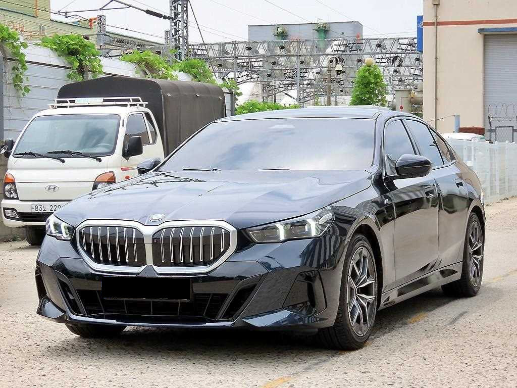 BMW 5-Series — photo 02