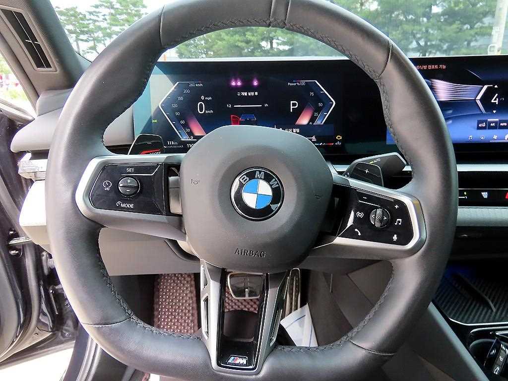 BMW 5-Series — photo 08