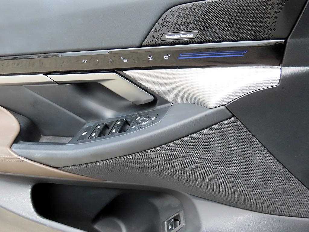 BMW 5-Series — photo 12